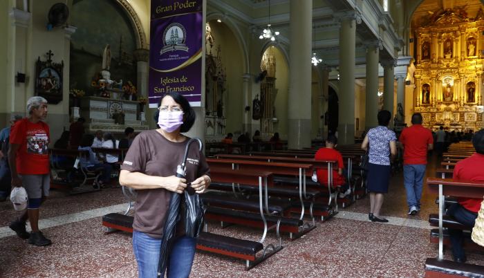 MISA EN LA IGLESIA SA (32886511)