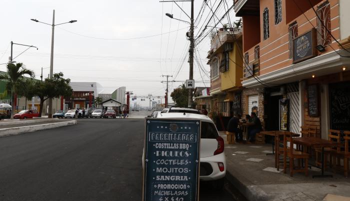 En la Abel Gilbert se ubica la estación de la aerovía. No hay grandes atractivos cerca.