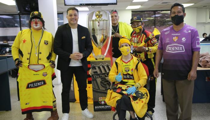 Barcelona-trofeo-campeón-hinchas