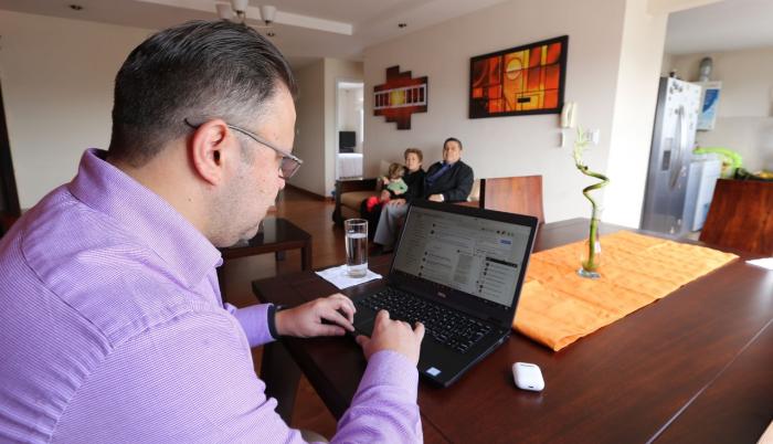 La empresa privada incentiva el teletrabajo en todas las áreas posibles.