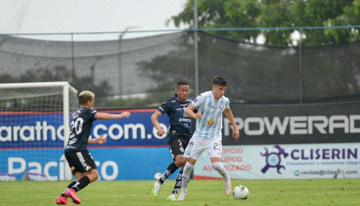 Luca-Sosa-Emelec-defensa