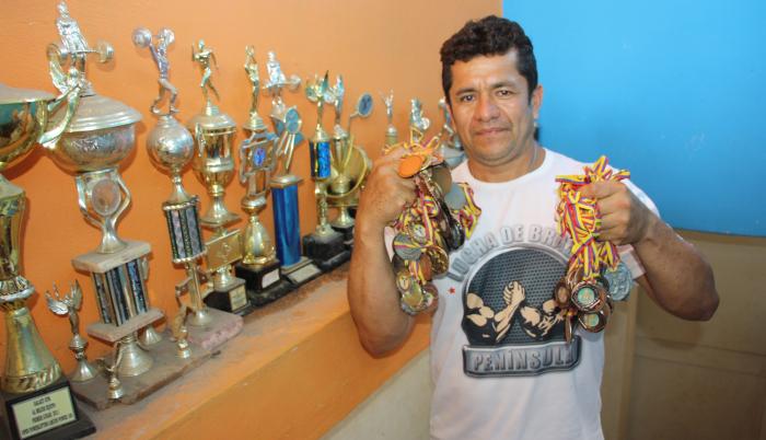 Víctor-Plua-pesista-entrenador