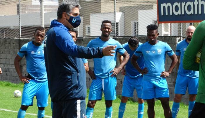 SANTIAGO-ESCOBAR-UNIVERSIDAD-CATÓLICA-quito