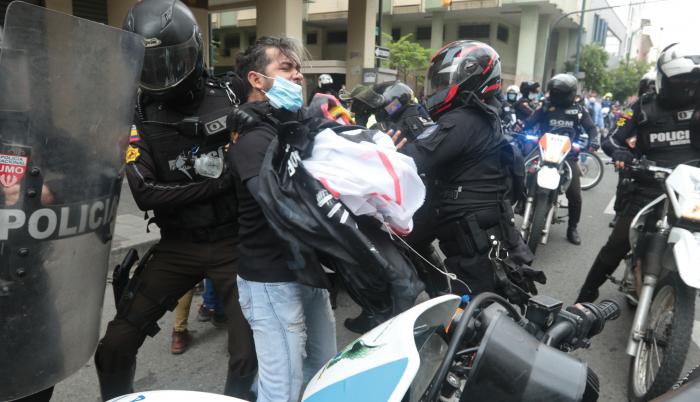 POLICIA VIOLENCIA