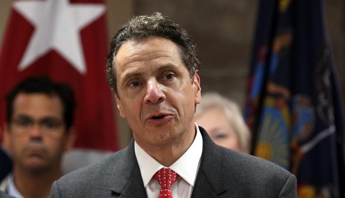 En la imagen un registro del gobernador del estado de Nueva York, Andrew Cuomo, quien indicó que