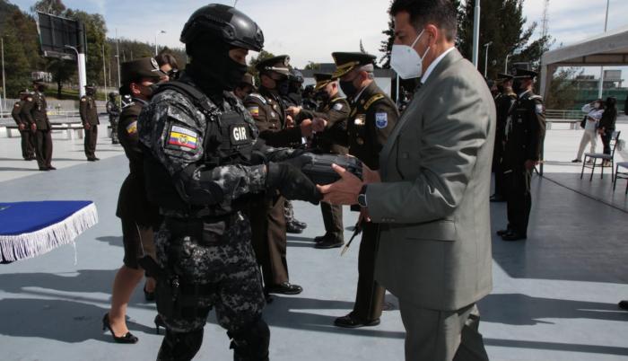 ENTREGA DE PISTOLAS ELÉCTRICAS
