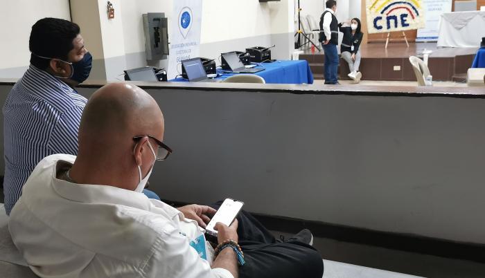 En esperas de resulta (33015406)