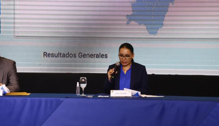 Diana Atamaint, presidenta del CNE, lee los resultados del conteo rápido. 7 feb. 21