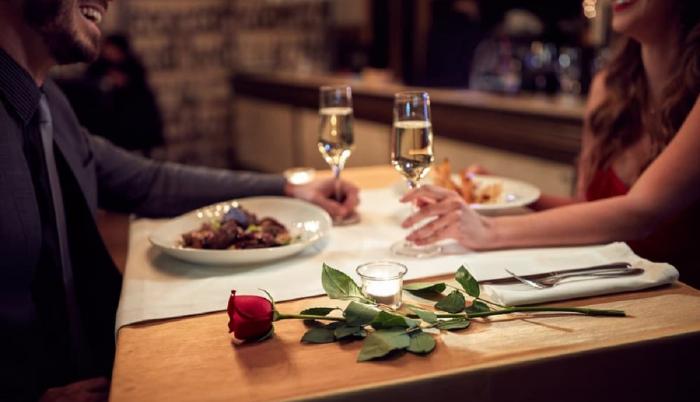 pareja-cena-romantica