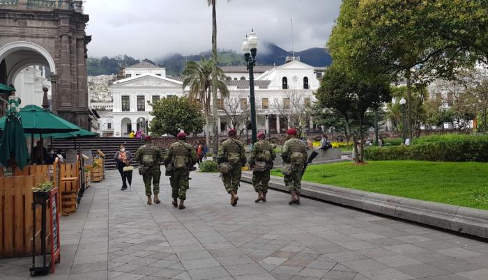 COMANDOS EN CARONDELET
