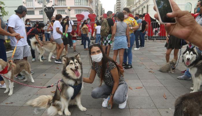 Un día para caminar con la mascota y hacerse fotos con la familia en el  Malecón