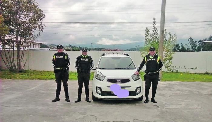 Robo- vehículos- policía