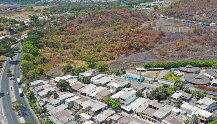 Hay urbanizaciones y entidades educativas alrededor del sitio elegido para la estación de desechos.