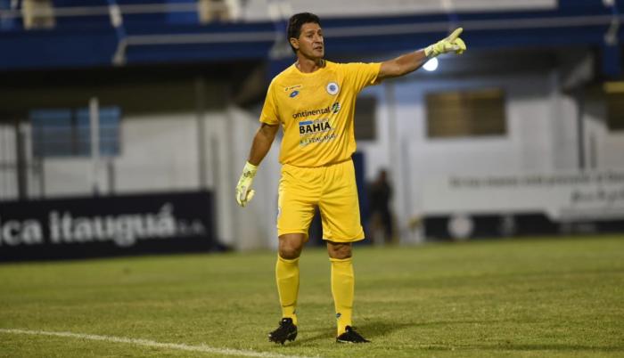 Nelson-Bernal-arquero-Paraguay