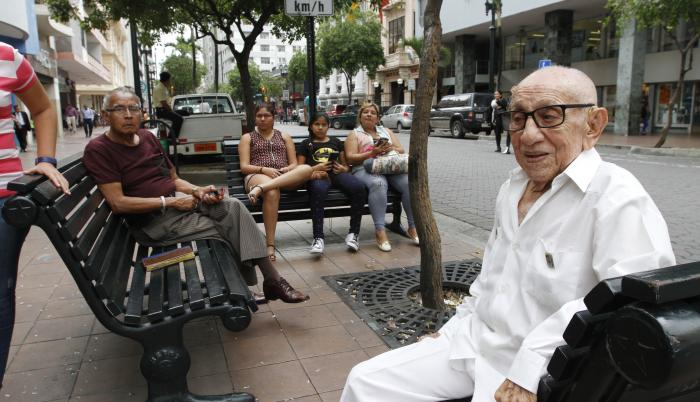 El nonagenario es leyenda en la urbe porteña.