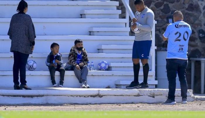 Antonio-Valencia-hincha-Querétaro