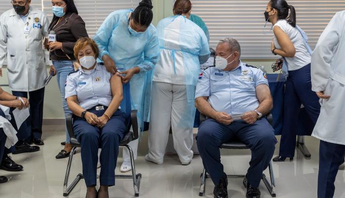 Trinidad y Tobago administró la pasada semana las primeras 2.000 vacunas contra la covid-19