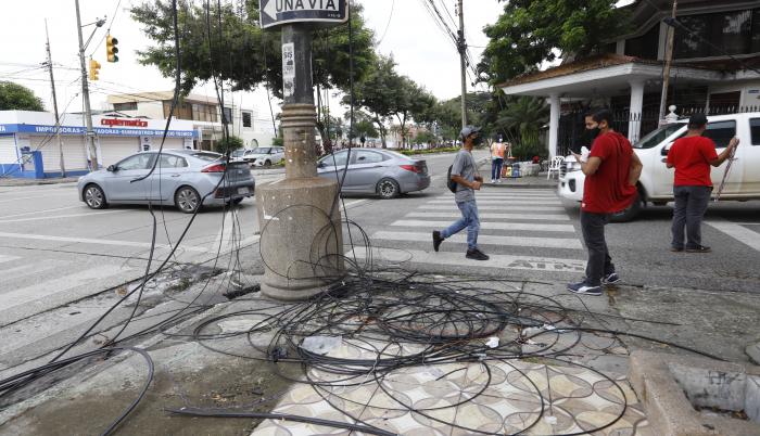 CABLES