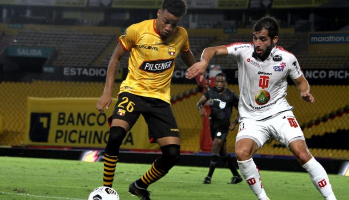 Barcelona ganó 3-0 a Técnico Universitario.