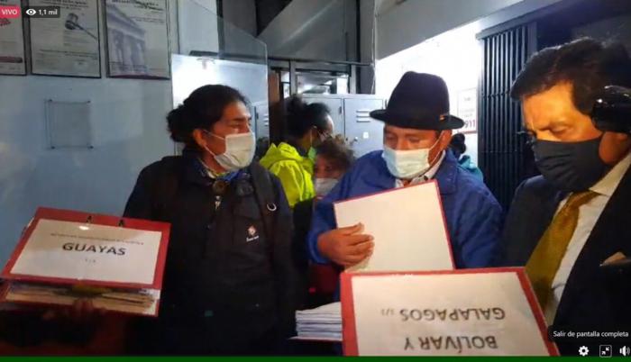 Yaku Pérez entrega documentación en el Tribunal de lo Contencioso Electoral, 4 mar. 21.