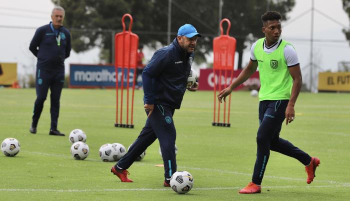 ENTRENAMIENTO-SELECCIÓN-FÚTBOL-ECUADOR
