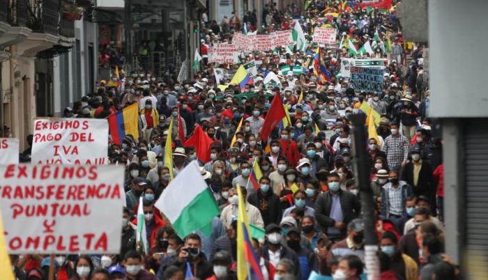 La marcha llegó a la altura de la calle Chile, uno de los ingresos a la Plaza de la Independencia, cerca de las 11:30.