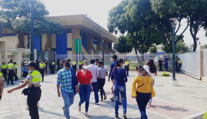 La regeneración del exterior de la Universidad de Guayaquil hoy prioriza al peatón.