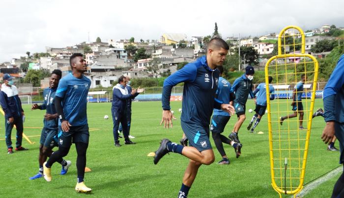 UNIVERSIDAD-CATÓLICA-ENTRENAMIENTO-COPA