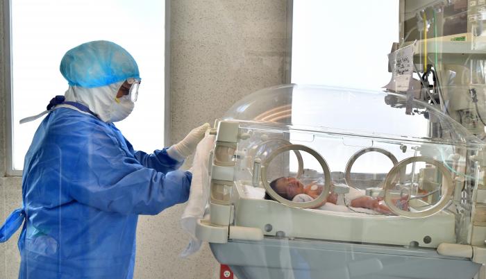 Un análisis realizado al cordón umbilical mostró que la niña había nacido con anticuerpos de la covid-19.