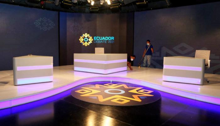 FOTO ESCENARIO DEBATE