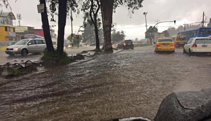 LLUVIAS EN BARRIOS DE (33135094)
