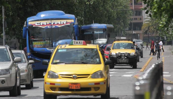 SERVICIO PUBLICO BUSES(33147268)