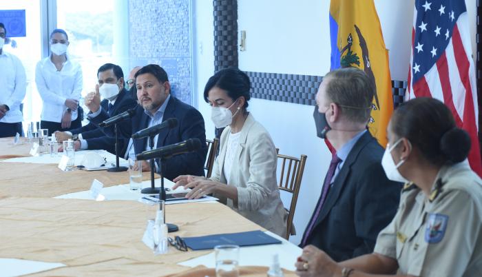 Autoridades ecuatorianas dieron a conocer este martes la puesta en marcha de un proyecto impulsado por el Gobierno de Estados Unidos para que puertos y aeropuertos del país suramericano cuenten con equipamiento tecnológico no intrusivo para controlar de m