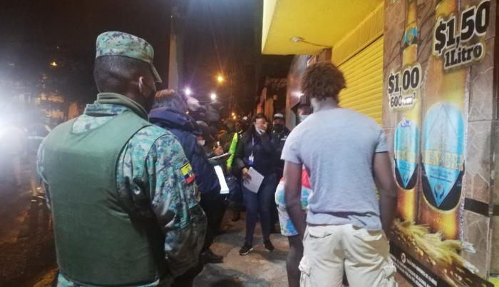 El toque de queda se incumple en Quito.