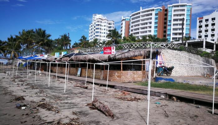 PLAYAS, SIN TURISMO, SIB CARPAS, LOCALES CERRADOS Y CON PALIZADA. (1)