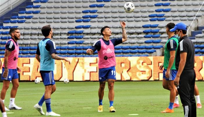 Alexis-Zapata-Emelec-volante