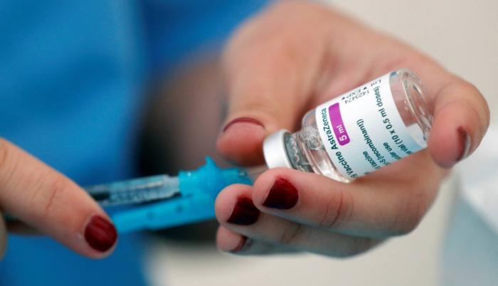 Con una tecnología basada en un vector viral no replicante, esta vacuna presenta algunas ventajas frente a las de Pfizer y Moderna