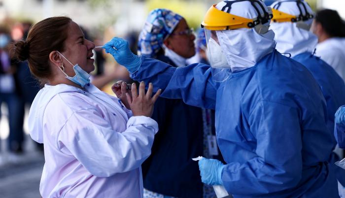 Sobre la situación del contagio en las provincias, en el informe oficial se detalla que la andina de Pichincha, cuya capital es Quito, es la más afectada con 120.325 casos acumulados, 425 más que el sábado.