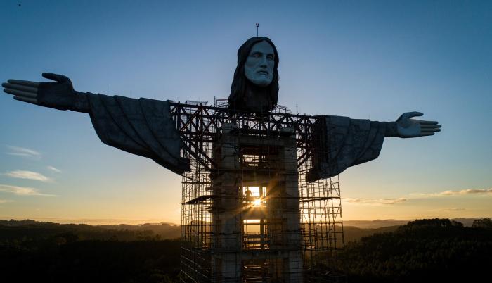 Esta estatua es promocionada para impulsar el turismo en Brasil