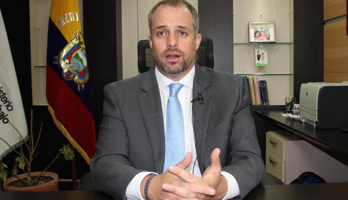 Fotografía de archivo fechada el 23 de octubre de 2020 que muestra al ministro de Trabajo de Ecuador Andrés Isch, responsable de la transición al nuevo gobierno en Quito (Ecuador).