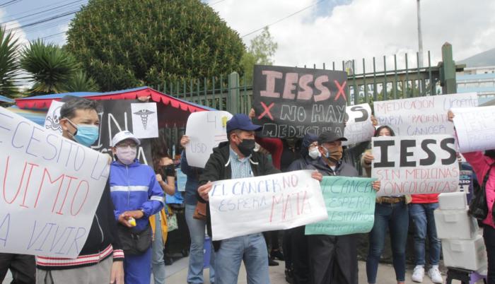 Protestas en el Hospital del IESS de Quito.