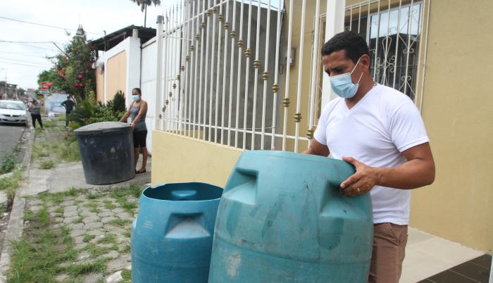 En la ciudadela Maldonado, el agua llega solo dos horas tres veces a la semana.