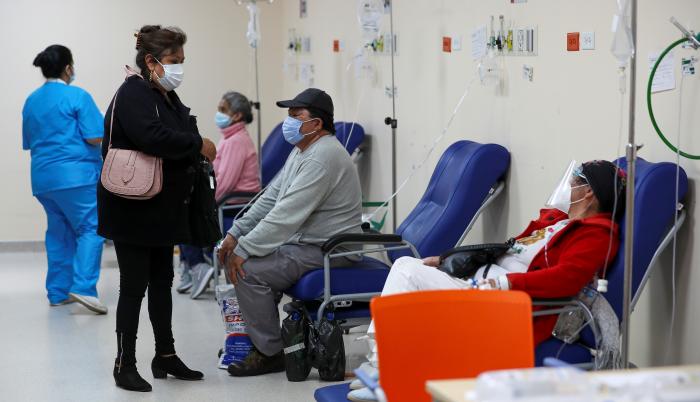 Vista de la unidad de emergencia con pacientes covid-19 del hospital Iess del Sur en Quito (Ecuador).