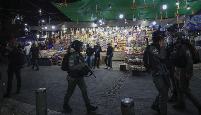 Policía de Israel custodia la zona de la puerta de Damasco.