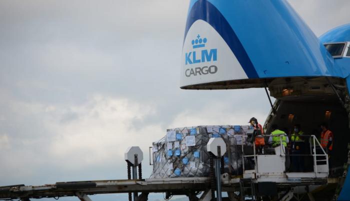 Llega cargamento de vacunas a Ecuador.
