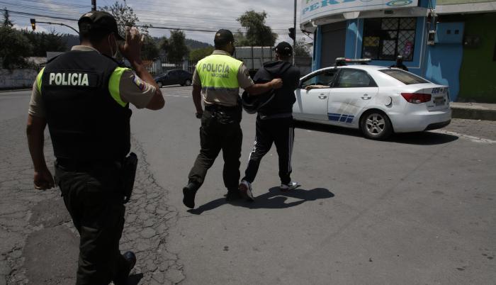 detenidos toque de queda