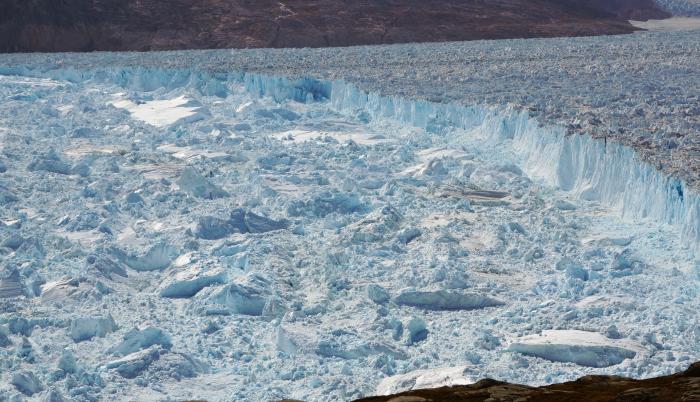 El glaciar Helheim, en Groenlandia, una posible analogía para el comportamiento futuro de los glaciares mucho más grandes de la Antártida.