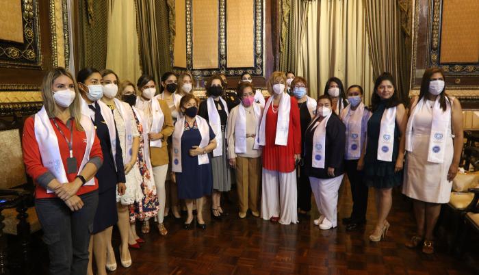 reconocimiento a mujeres