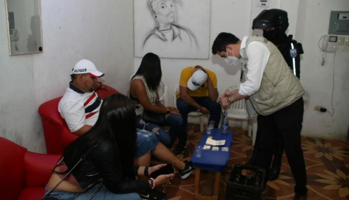 Clausura toque de queda
