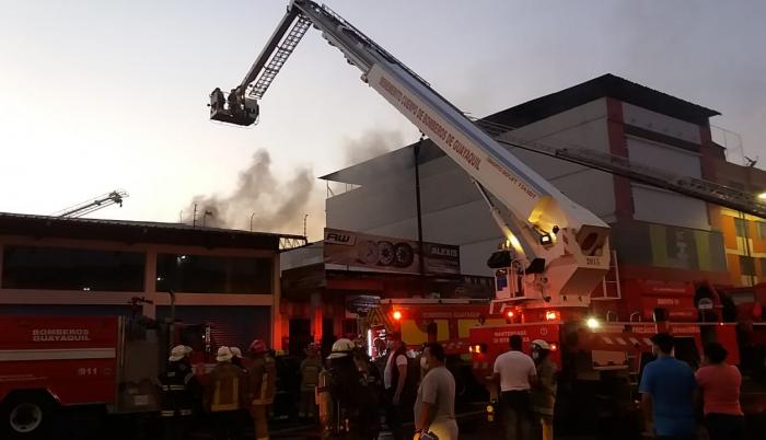 incendio en Quito y Manabí